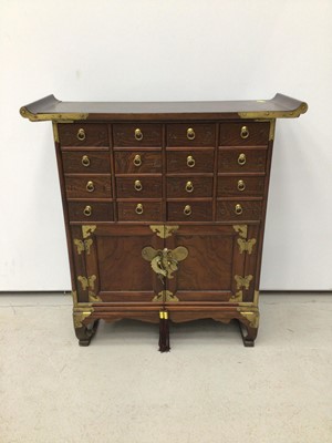 Lot 200 - Chinese cabinet H67, W63, D22.5cm