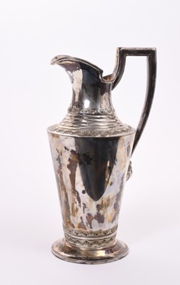 Lot 348 - Victorian silver claret jug of tapered cylindrical form, with ribbed decoration to neck, flush fitting hinged cover and angular handle with Lion mask mount, on domed circular foot, (London 1895),...
