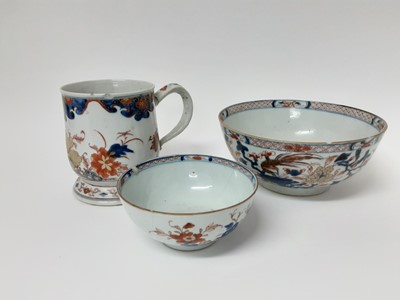 Lot 201 - Three pieces of 18th century Chinese porcelain, including two bowls and a tankard, all decorated in the Imari style with flowers, the tankard measuring 14.75cm high