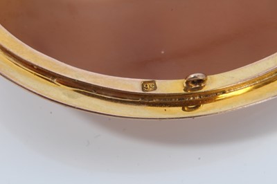 Lot 544 - Victorian cameo brooch