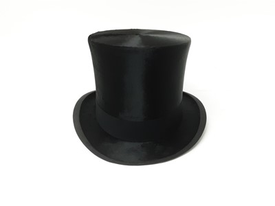 Lot 989 - Top hat by Thomas Townend in vintage brown leather case