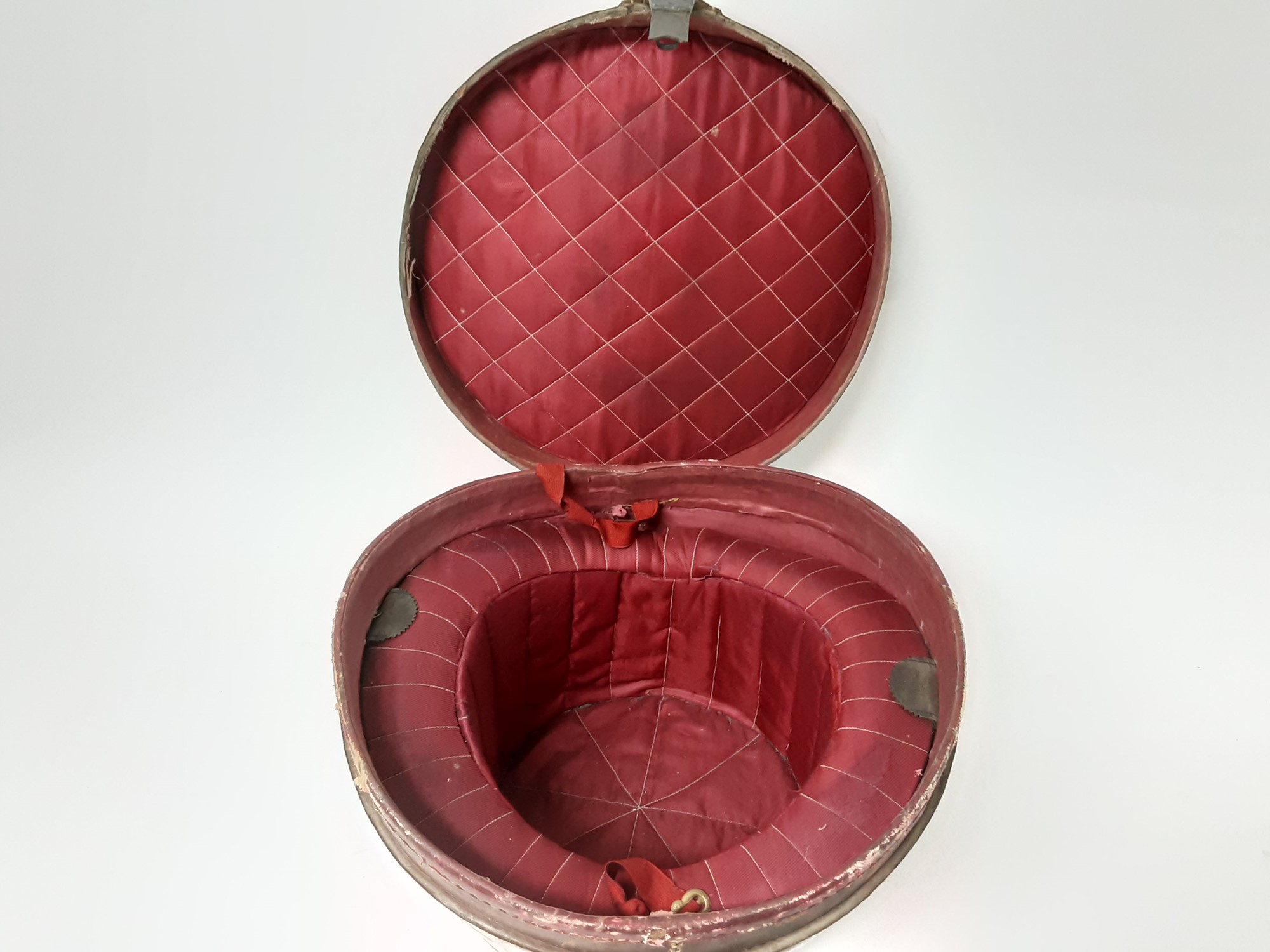 Lot 990 Top hat by Tress & Co London in vintage