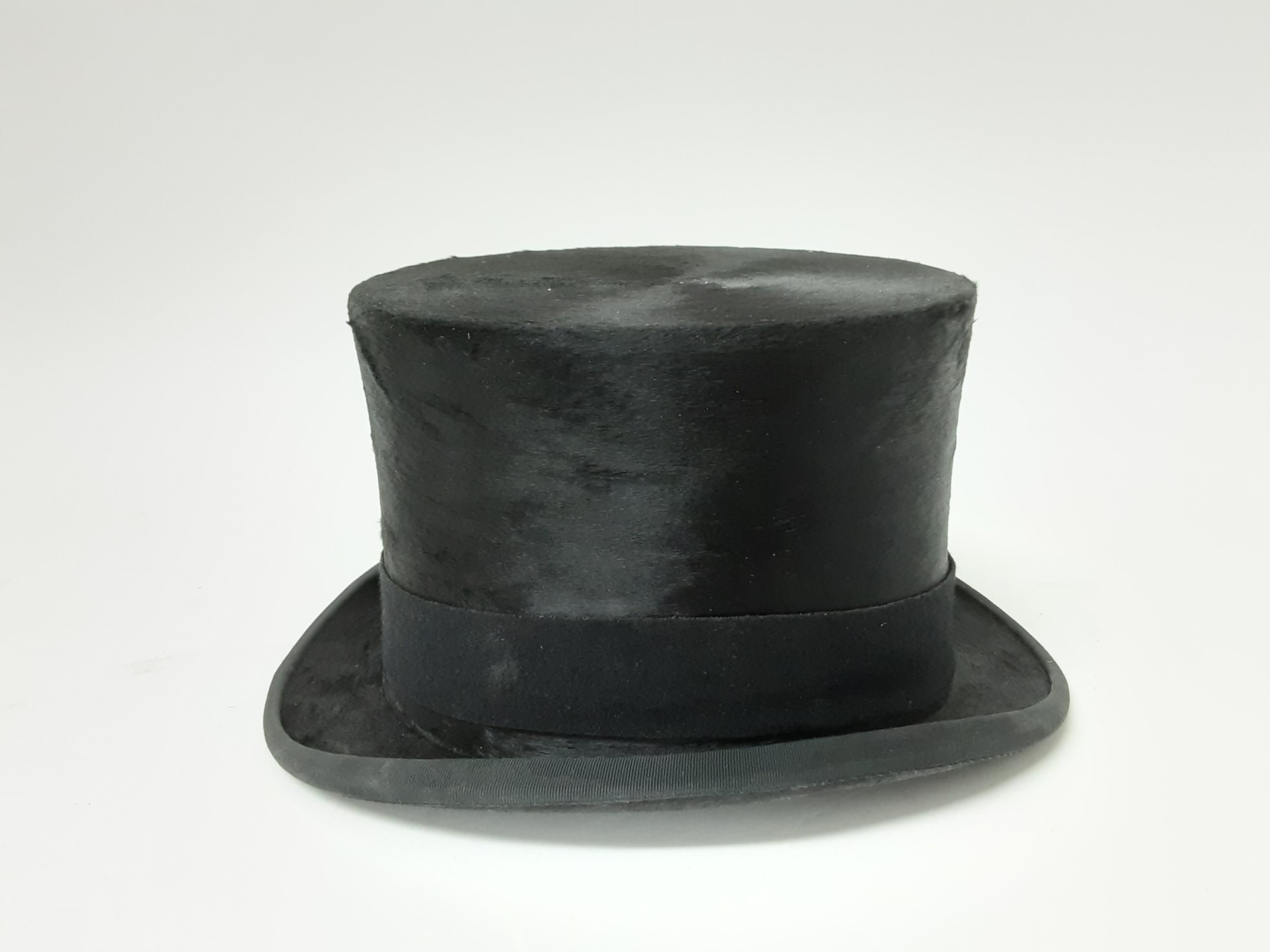 Lot 993 Top hat by Herbert Johnson, New Bond Street