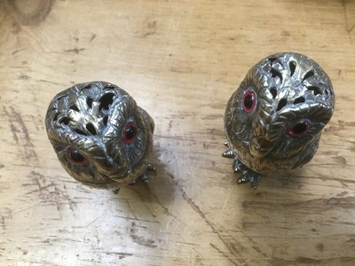 Lot 185 - Pair of silver plated novelty owl pepperettes