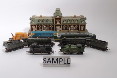 Lot 1658 - Railway 00 gauge selection of unboxed models including Diesel locomotive, carriages, rolling stock and accessories