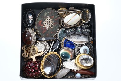 Lot 565 - Collection of approximately 31 Victorian and vintage brooches various