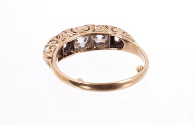 Lot 627 - Late Victorian diamond five stone ring