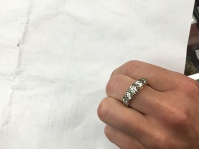 Lot 627 - Late Victorian diamond five stone ring