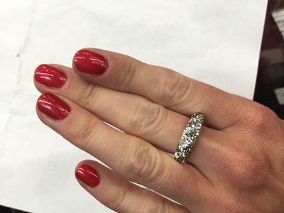 Lot 627 - Late Victorian diamond five stone ring