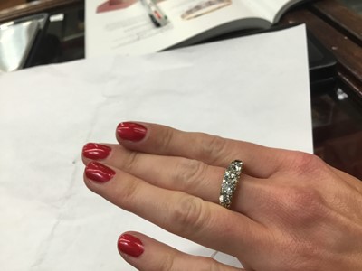 Lot 627 - Late Victorian diamond five stone ring