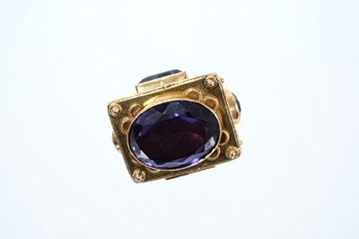 Lot 630 - Eastern gold and synthetic Alexanderite fob