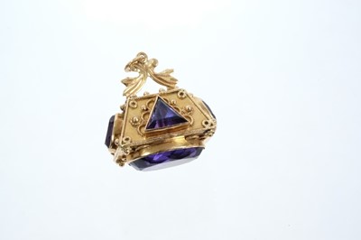 Lot 630 - Eastern gold and synthetic Alexanderite fob