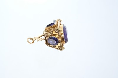 Lot 630 - Eastern gold and synthetic Alexanderite fob