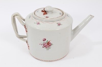 Lot 147 - 18th century Chinese export tureen and cover, together with an 18th century Chinese teapot and cover