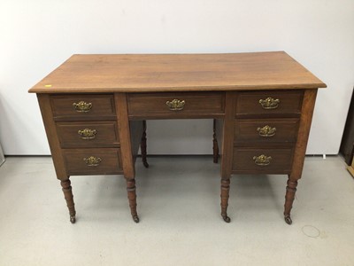 Lot 31 - Edwardian mahogany kneehole desk