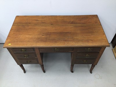 Lot 31 - Edwardian mahogany kneehole desk