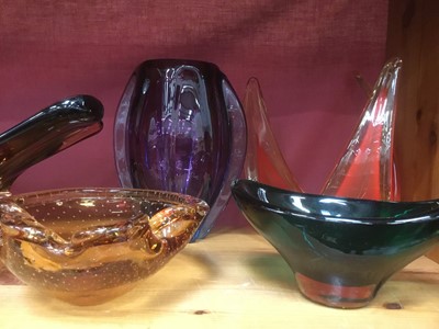 Lot 246 - Collection of art glass vessels
