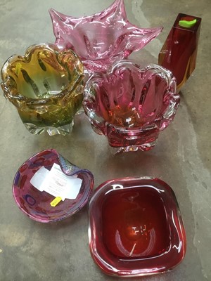 Lot 148 - Murano glass vase by Mandruzzato, and five other pieces of Murano glass items