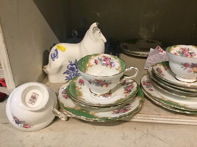 Lot 231 - Group of ceramics to include Wedgwood plates, Royal Commoratives and other china and glassware