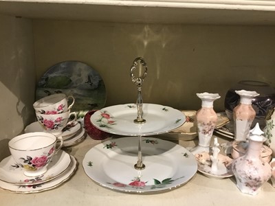 Lot 231 - Group of ceramics to include Wedgwood plates, Royal Commoratives and other china and glassware