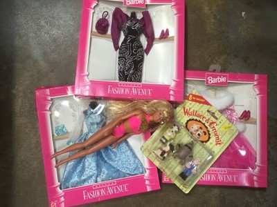 Lot 107 - Barbie and clothes