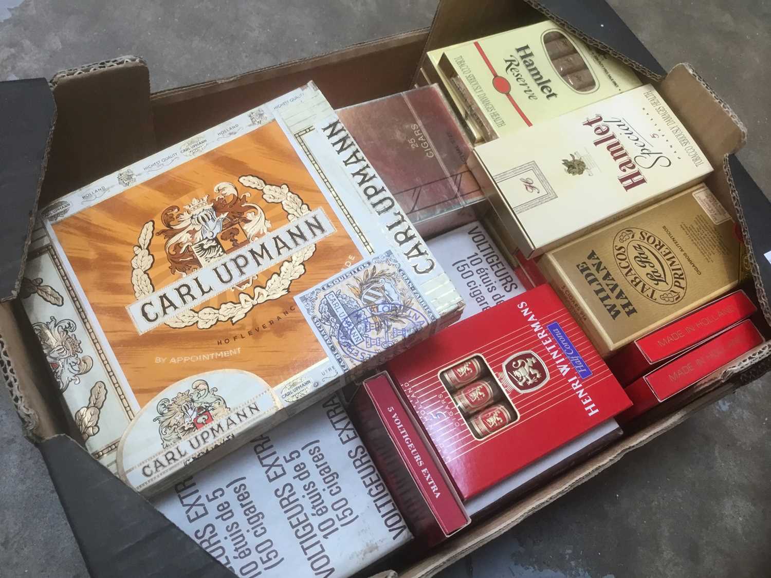 Lot 2368 - Large selection of assorted cigars