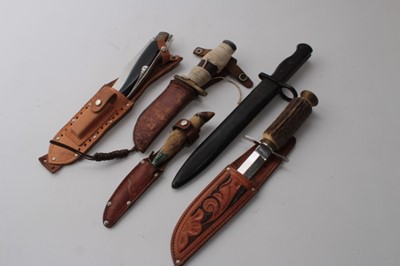 Lot 857 - British Military No. 5 bayonet, the blade marked Sterling, together with a horn handled hunting knife in leather sheath and three other knives (5)