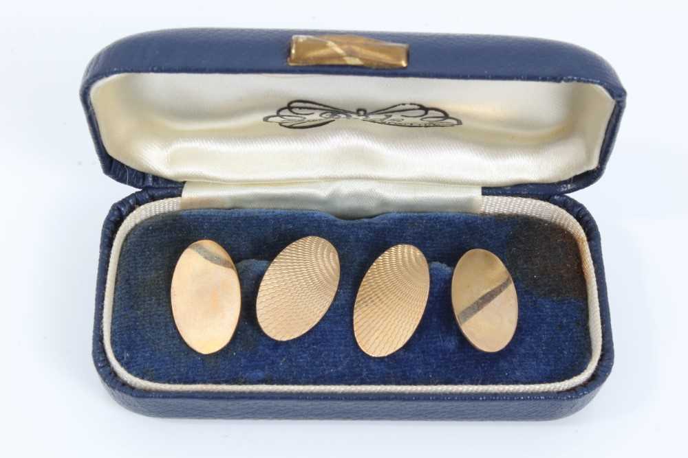 Lot 38 - Pair 9ct gold cufflinks in case