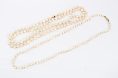 Lot 182 - Cultured pearl necklace and a simulated pearl necklace