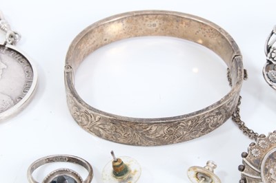 Lot 15 - Group silver jewellery to include Victorian and later brooches, bangle, chains, pendants, earrings etc