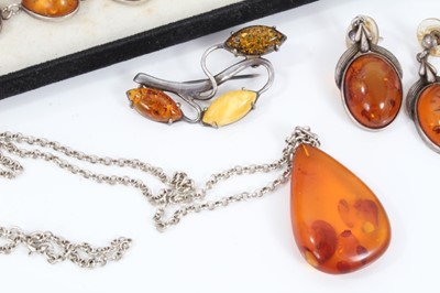 Lot 16 - Group silver mounted amber jewellery