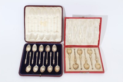 Lot 348 - Two cased sets of Edwardian Silver gilt teaspoons.