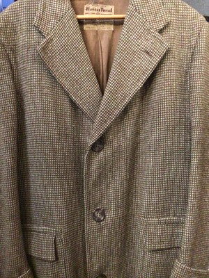 Lot 1925 - Gentlemen's long length Harris Tweed coat, sleeves with turn back cuffs.