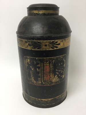 Lot 884 - Chinoiserie toleware canister