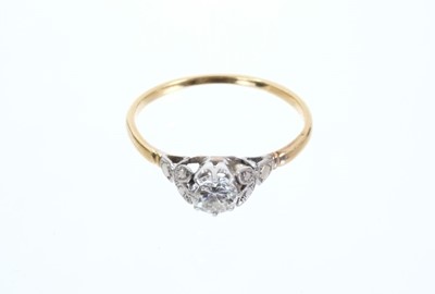 Lot 635 - Diamond Single stone ring