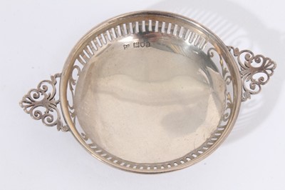 Lot 355 - Selection of miscellaneous late Victorian and early 20th century silver..