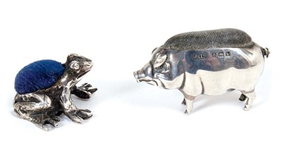 Lot 365 - Edwardian silver pin cushion in the form of a standing pig with velvet insert