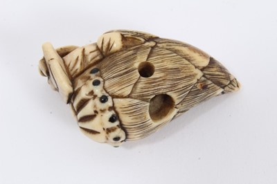 Lot 970 - 19th century Japanese carved ivory netsuke