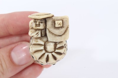 Lot 970 - 19th century Japanese carved ivory netsuke