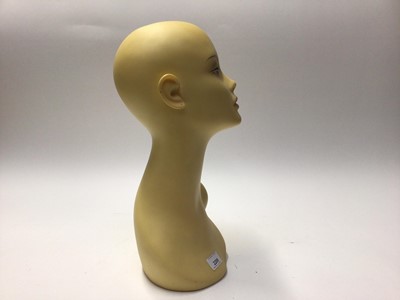 Lot 2206 - Vintage Shop display / mannequin head