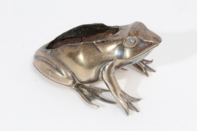 Lot 445 - Edwardian silver pin cushion in the form of a frog