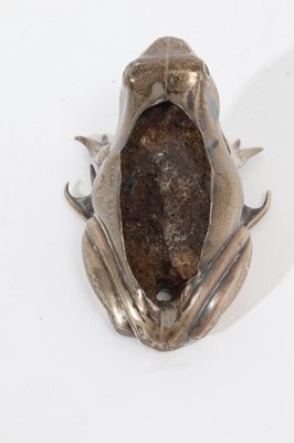 Lot 445 - Edwardian silver pin cushion in the form of a frog