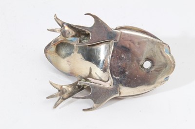 Lot 445 - Edwardian silver pin cushion in the form of a frog