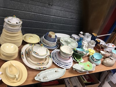Lot 282 - Large quantity of tea and dinner ware to include Royal Worcester Evesham, Woods Ware Jasmine, etc