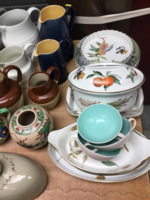 Lot 282 - Large quantity of tea and dinner ware to include Royal Worcester Evesham, Woods Ware Jasmine, etc