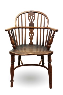 Lot 1333 - 19th century yew and elm Windsor chair