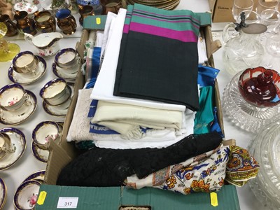 Lot 317 - One box of assorted vintage textiles, and linen