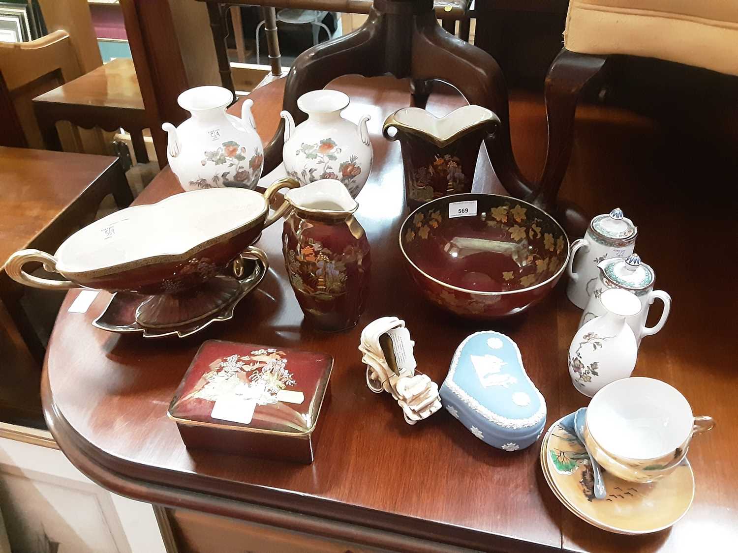 Lot 569 - Selection of Carlton Ware Bouge Royale items including bowl, box and cover, vas etc, pair of Wedgwood Kutani Crane vases and other decorated china