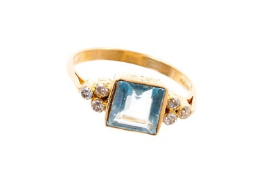 Lot 572 - 18ct gold square step cut aquamarine flanked by three diamonds to each shoulder