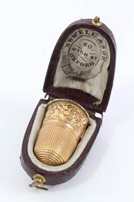 Lot 205 - Victorian yellow metal thimble in case